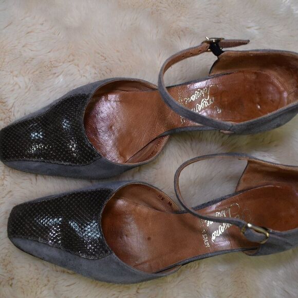 Salvatore Ferragamo VTG Gray Suede Leather Heels Sz 8.5 Block Ankle Strap - Picture 6 of 14